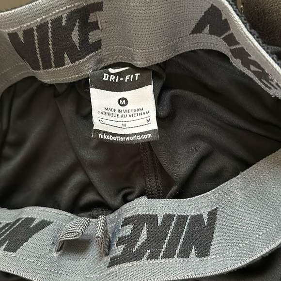 NIKE Dri Fit drawstring shorts - Picture 2 of 10
